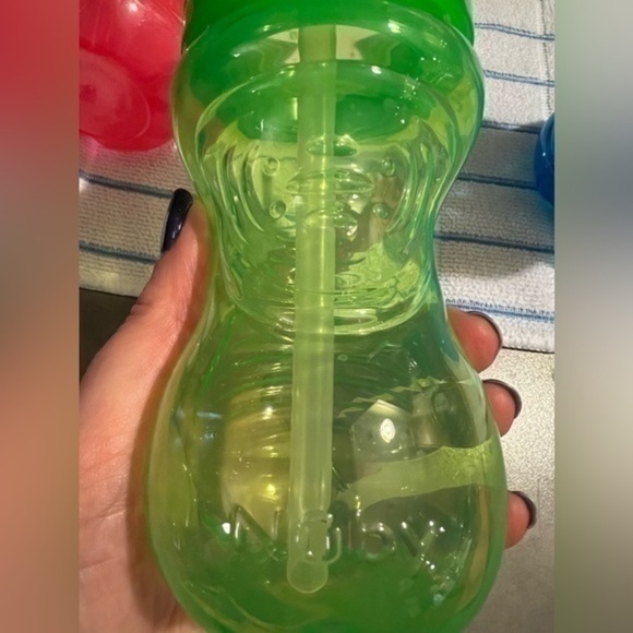 3 Nuby straw cups - Picture 7 of 8